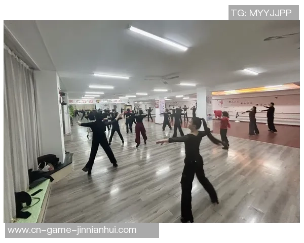 你知道体育舞蹈伙伴间的默契是怎样一点点养成的吗? 你知道体育舞蹈伙伴间的默契是怎样一点点养成的吗?